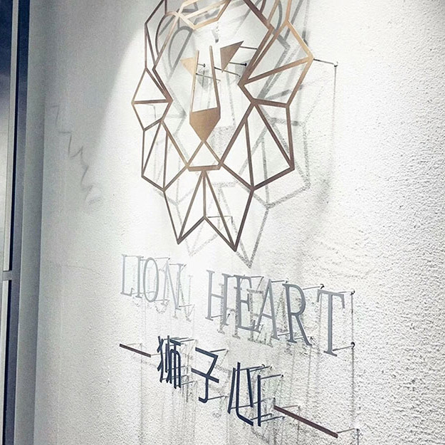 高腳金屬字